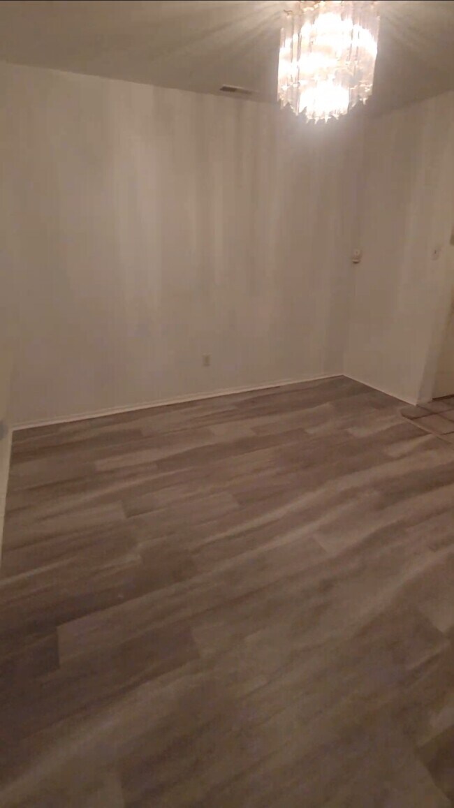 Building Photo - 1303 Morris Ct