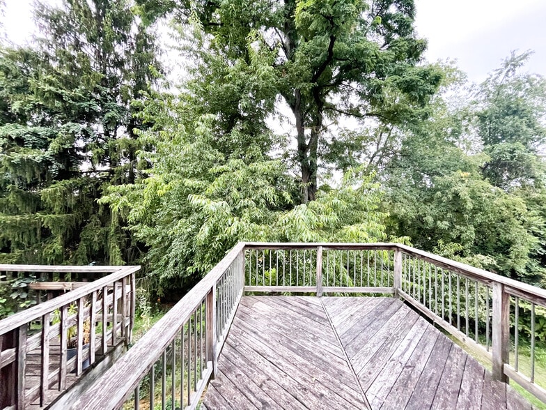 Building Photo - 1041 Mirror St