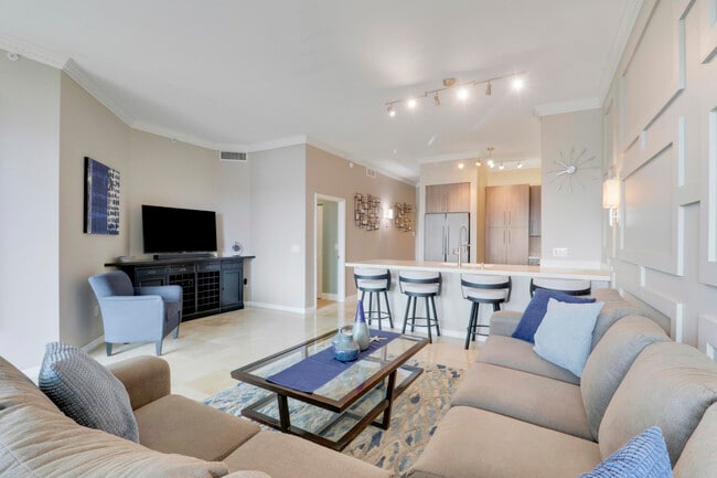 Building Photo - 806 E Windward Way