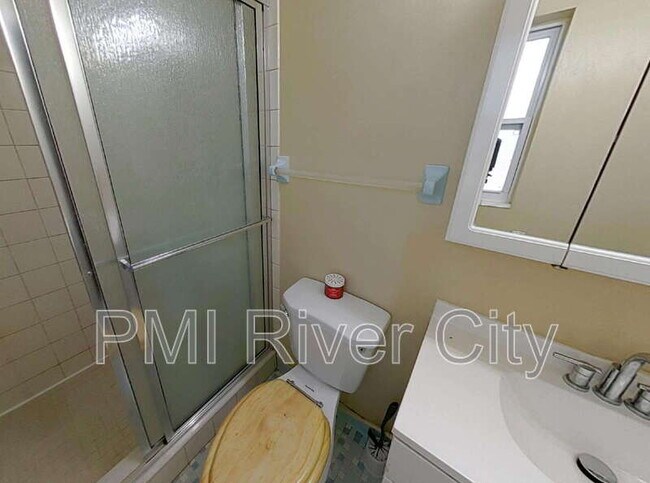 Building Photo - 7819 Lisa Dr E