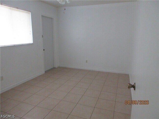 Building Photo - 1218 NE 8th Terrace