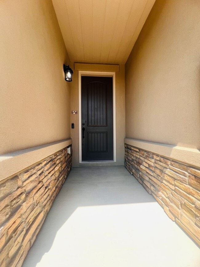 Building Photo - Don't miss the opportunity to make this wonderful house your next home.