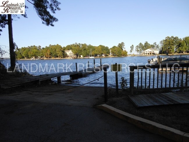 Building Photo - 301 Harbor Heights Dr
