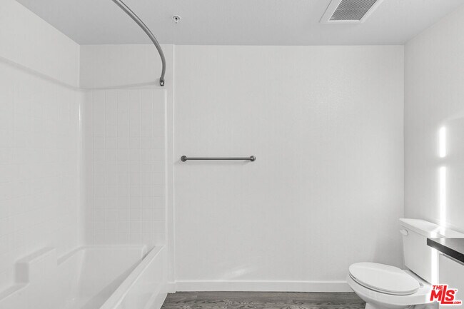 Building Photo - 3518 Chesapeake Ave