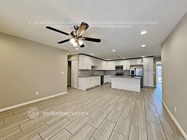 Building Photo - 3407 E Anderson Dr