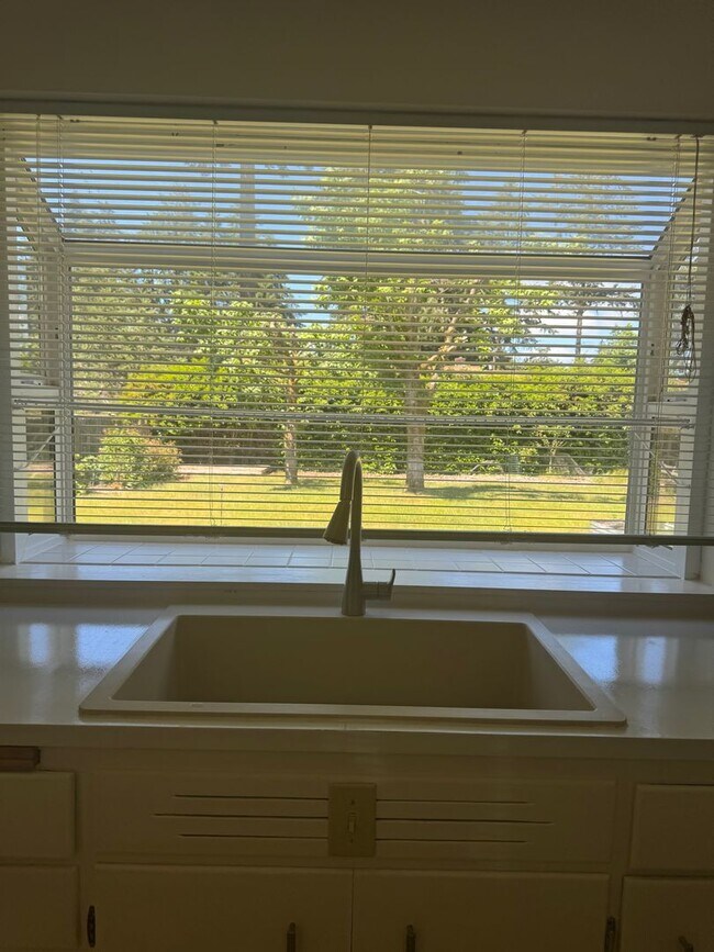 Building Photo - Beautiful 2 bedroom 1 bath Cozy Home for Rent- Minutes from Steilacoom Lake!