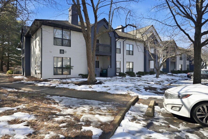 Building Photo - 2301 Deer Path Cir