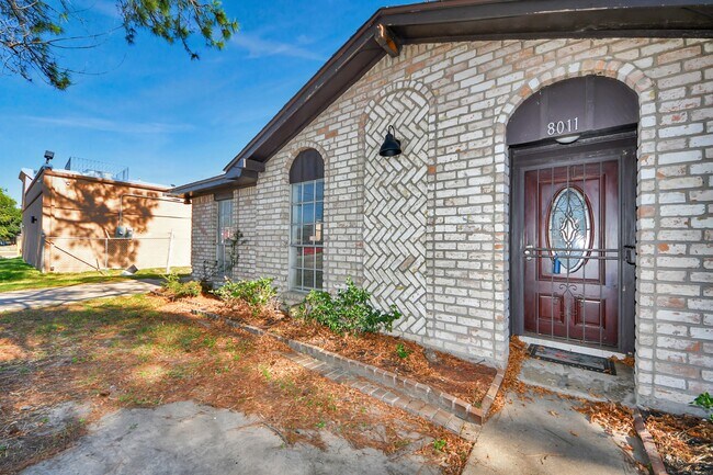 Building Photo - 8011 La Roche Ln