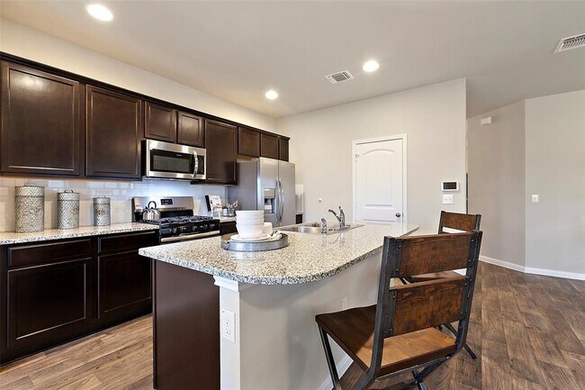 Building Photo - 500 Cassandra Dr
