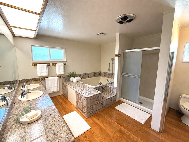 Building Photo - 786 Eden Ave
