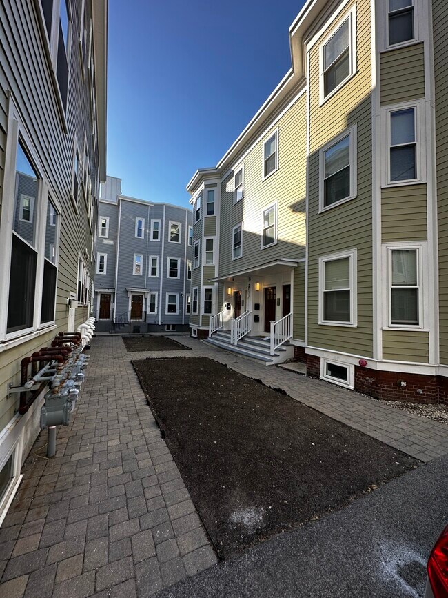 Building Photo - 15 Marney St