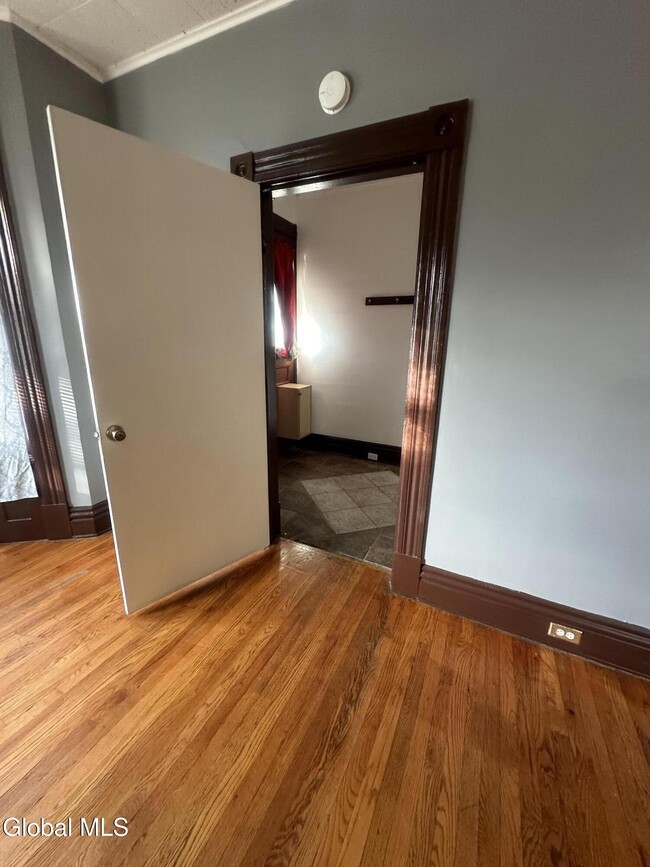 Building Photo - 224 5th Ave