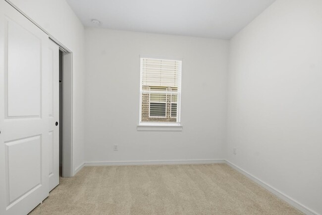 Building Photo - 8427 Bay Rdg Cir