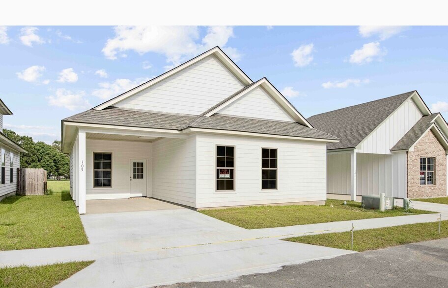 Building Photo - 105 Santa Marta Dr