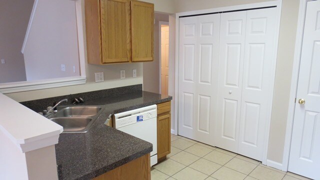 Building Photo - Welcome to the "Hello Sunny 3 Bedroom / 3 ...