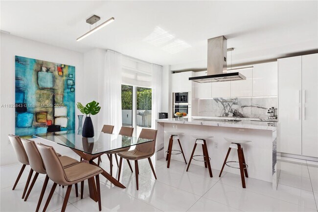Building Photo - 300 Sunny Isles Blvd