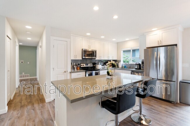 Building Photo - 10035 61st Ave S