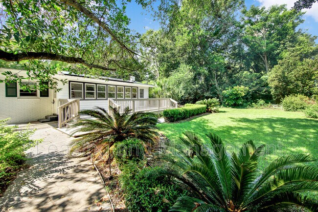 Building Photo - 1154 Winborn Dr