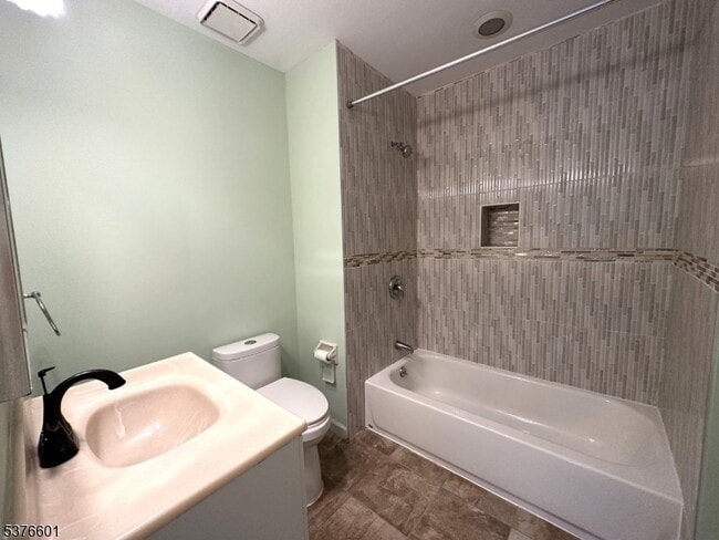 Building Photo - 18 Arthurs Ct