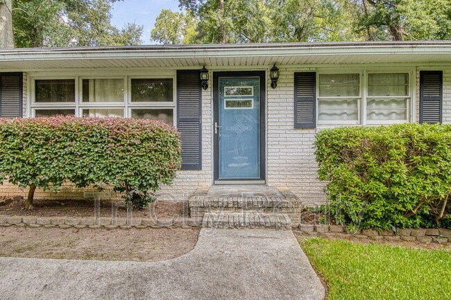 Building Photo - 212 Hilltop Dr