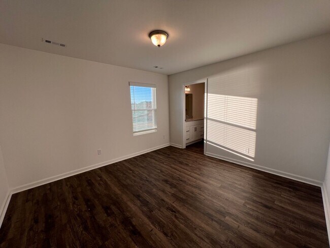 Building Photo - New Beginnings Start with AMRR: 3 Bedroom ready for move in!