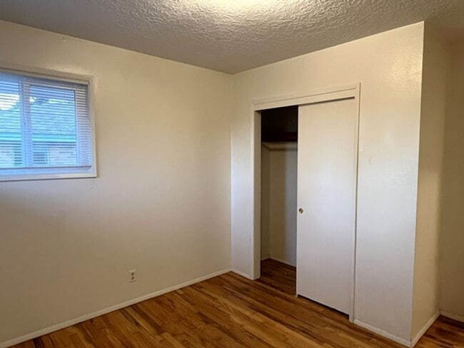 Building Photo - haym01*