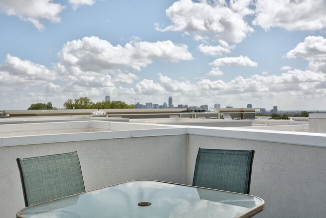 Building Photo - South Austin 3x3.5 Townhome @Bluebonnet Lane