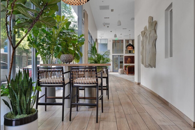 Building Photo - 355 Berry St