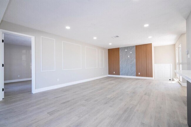 Building Photo - 809 59th Ave