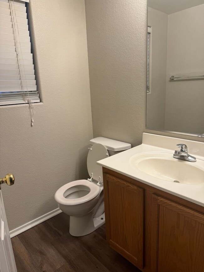 Building Photo - Fantastic 3-bedroom, 2-bathroom townhome  --  1/2 off first month's rent