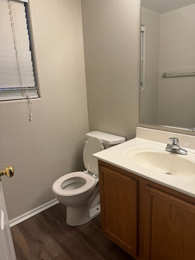 Building Photo - Fantastic 3-bedroom, 2-bathroom townhome