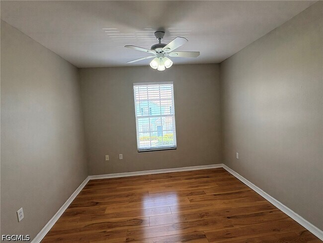 Building Photo - 3643 Pine Oak Cir