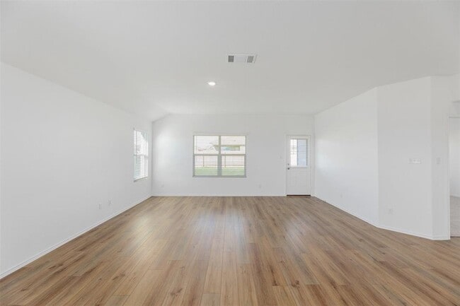 Building Photo - 627 Waterway Ave