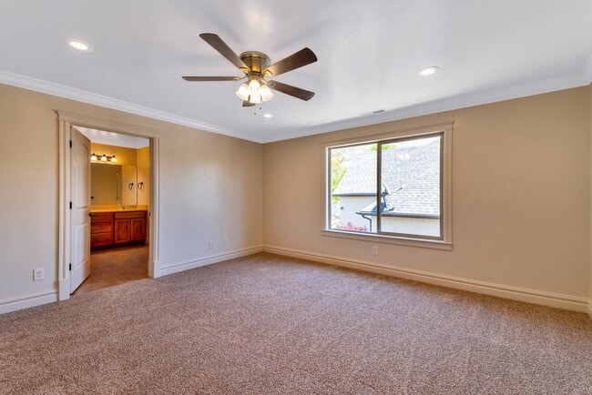 Building Photo - Beautiful home nestled in Pleasant Grove
