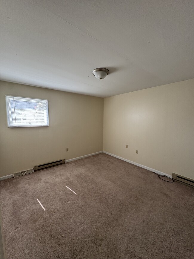 Building Photo - 702 Thomas Ln