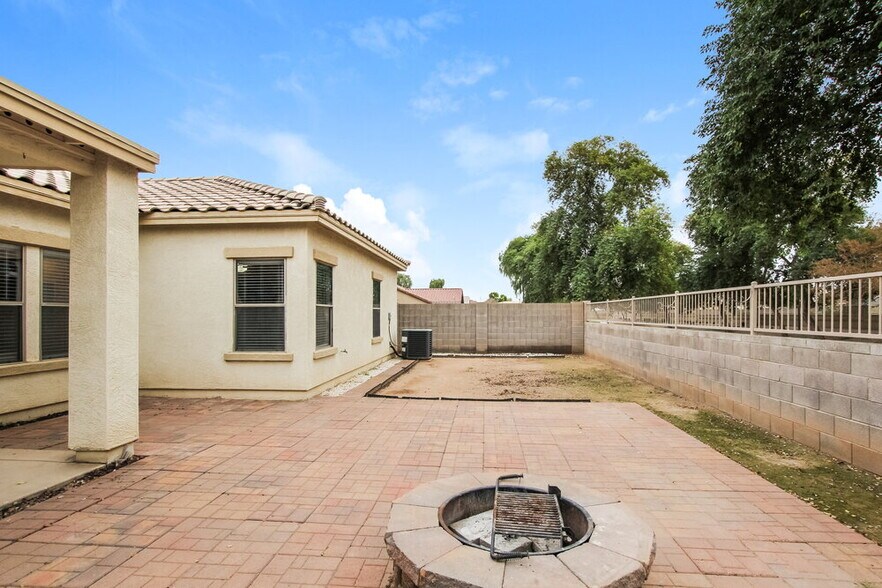 Building Photo - 2611 W Bloch Rd