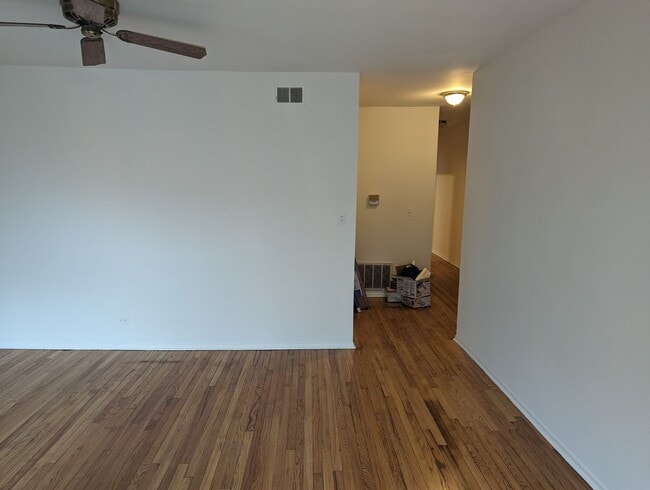 Building Photo - Updated Very Large 2 BR In Uptown