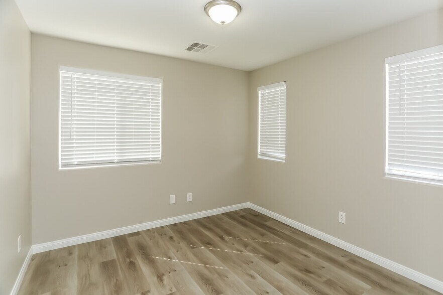 Building Photo - 8329 W Wildwood Glen Dr
