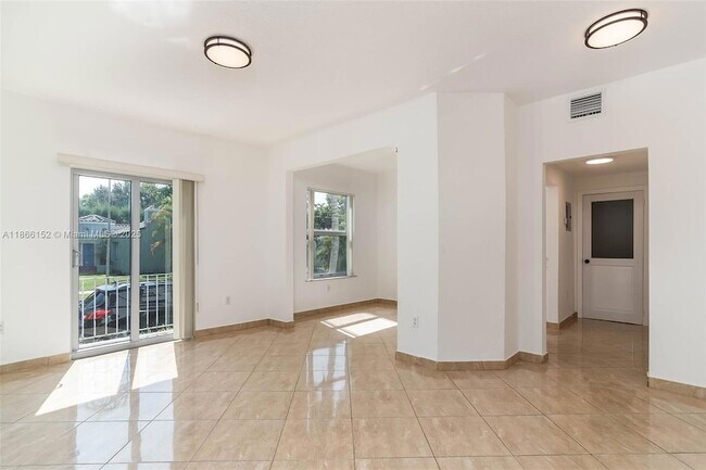 Building Photo - 694 NE 76th St