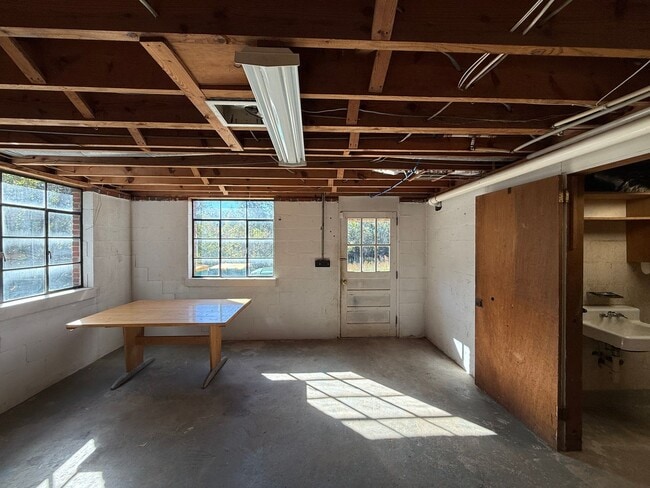 Building Photo - 3241 Harper Rd