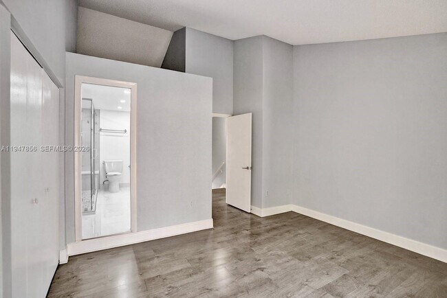 Building Photo - 10102 SW 77th Ct