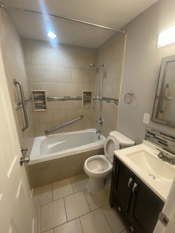 Building Photo - 1105 N Collington Ave