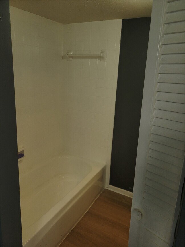Building Photo - 8425 Hearth Dr