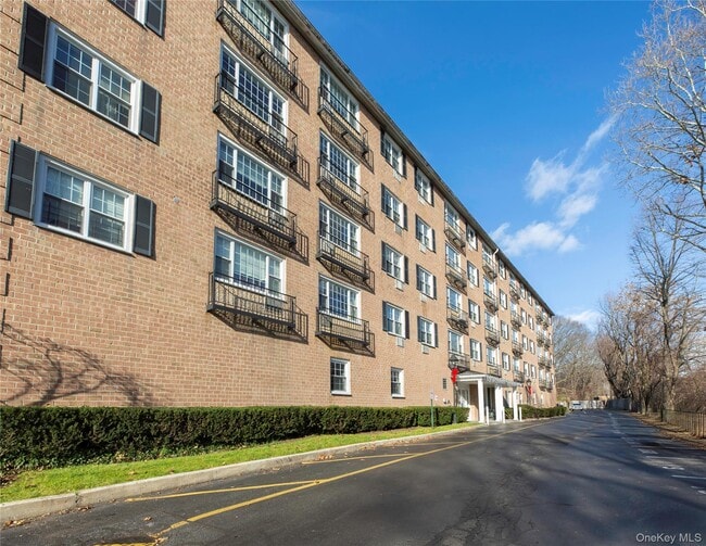 Building Photo - 4 Consulate Dr