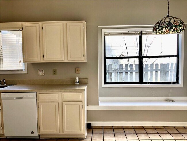 Building Photo - 125 Colony Run
