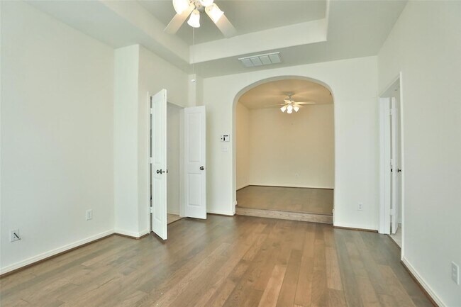 Building Photo - 95 Douvaine Ct