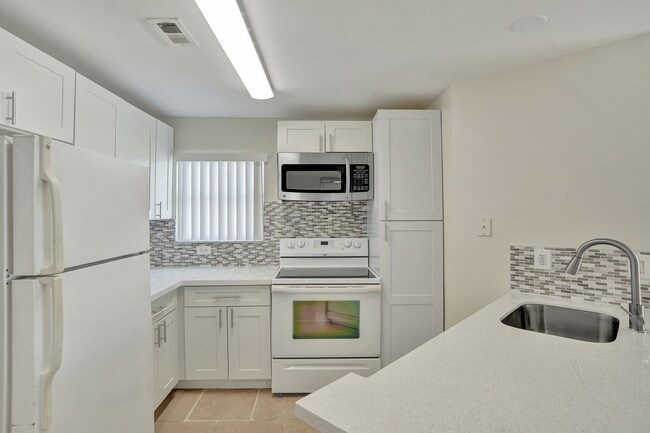 Building Photo - 12650 Vista Isles Dr