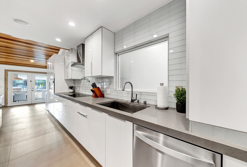 Building Photo - 5817 Ranchito Ave