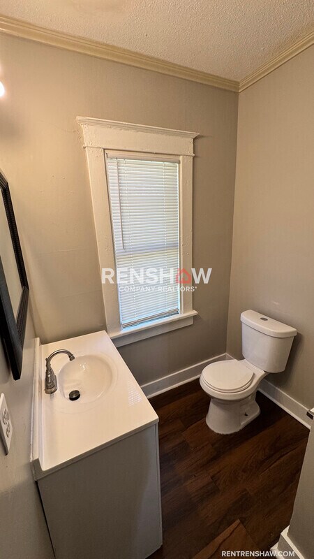 Building Photo - 696 Decatur St