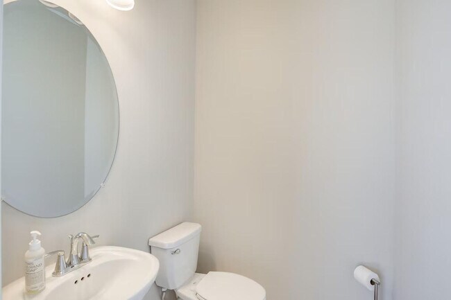 Building Photo - 15968 Leaning Pine Ln